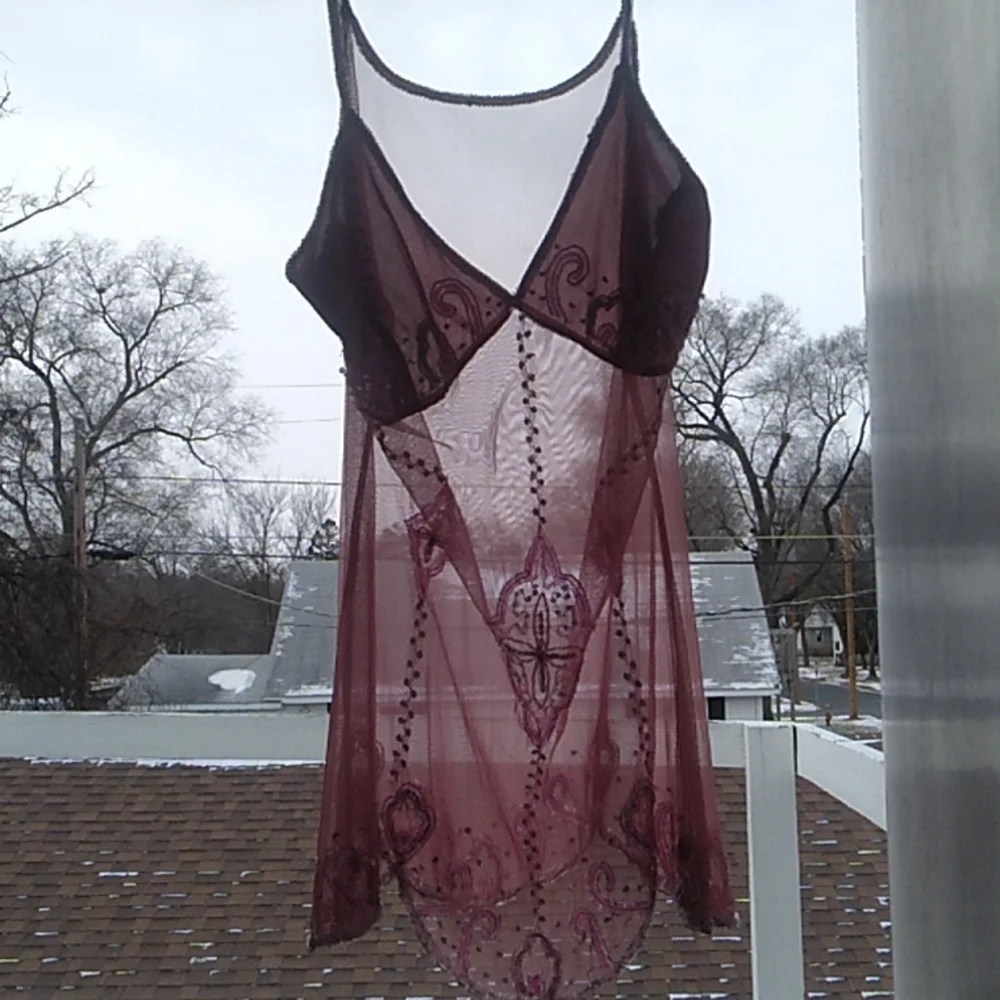 Pink rose colored night gown. w/o label.  Sequence and sheer sensual appeal. - Picture 5 of 5